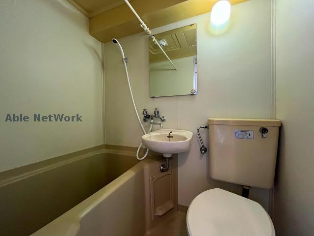 洗面設備　※同物件別部屋の写真です。