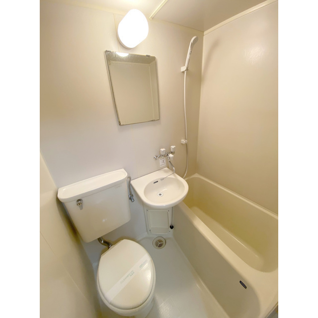 バス・シャワールーム　※別号室の画像です