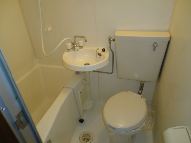 バス・シャワールーム　ユニットバスで水周りの掃除も楽々