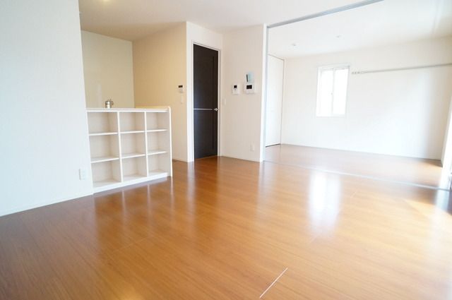 居室・リビング　ＬＤＫと洋室をつなげると１８帖のＬＤＫへ大変身