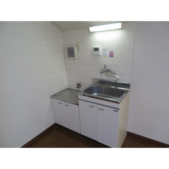 キッチン　コンパクトなキッチンで掃除もラクラク