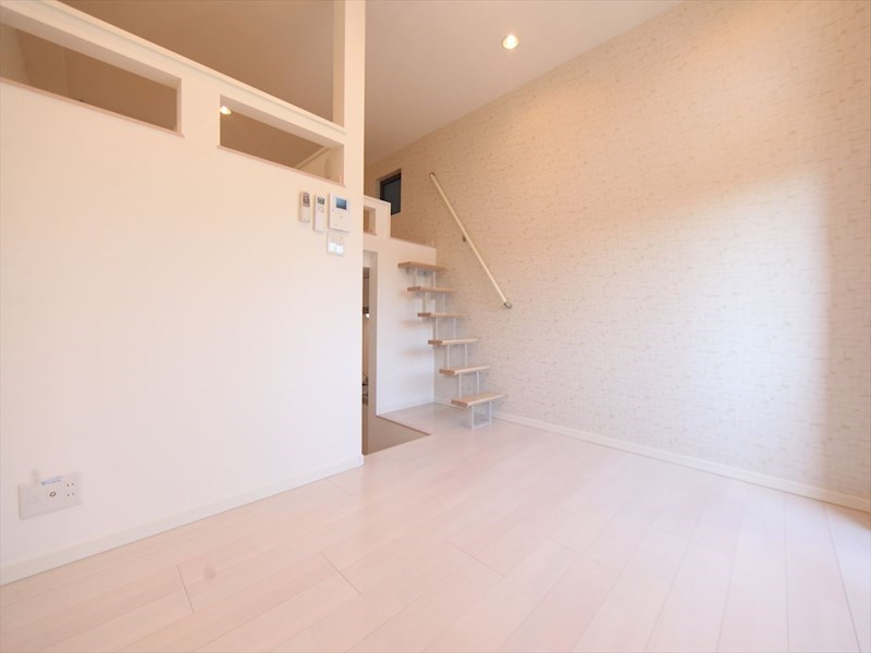 居室・リビング　洋室6帖　ロフト6帖（収納にも寝室にも使えます）