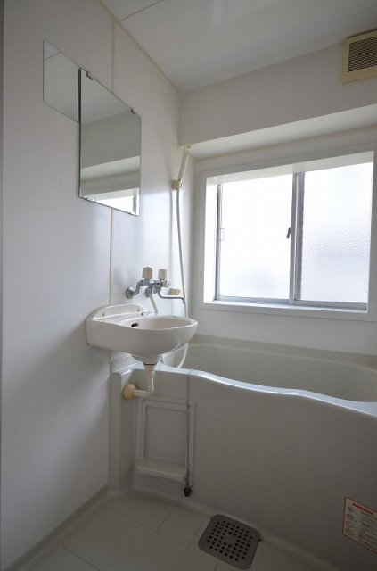 バス・シャワールーム　同物件、別号室のものです。