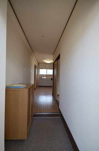 玄関　同物件、別号室のものです。