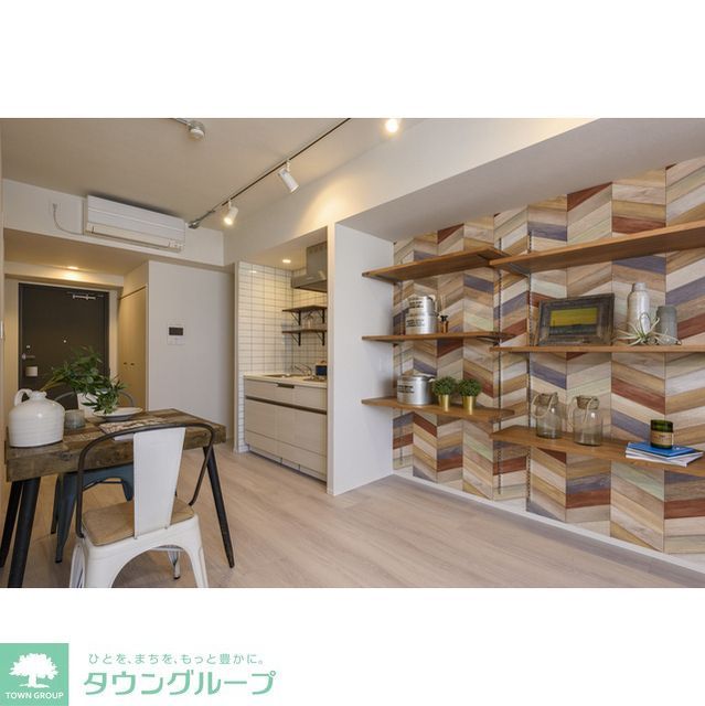 居室・リビング　家具・調度品等は配置例です。実際の賃貸住居には含まれません。