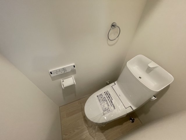 トイレ　同物件別部屋写真