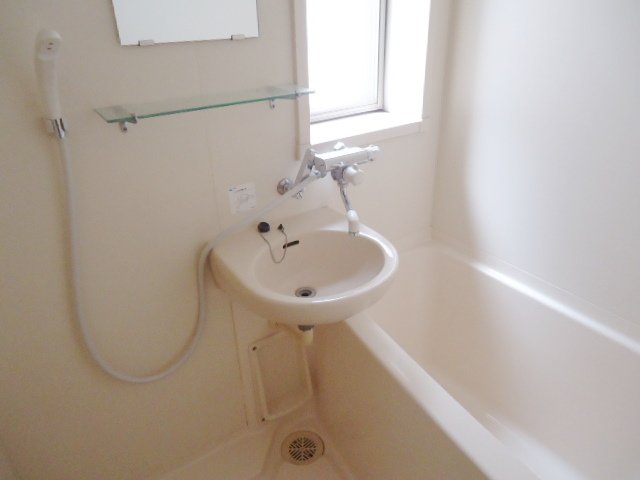 バス・シャワールーム　※写真は同タイプの別室のものです。