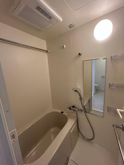 バス・シャワールーム　浴室には乾燥機が付いているので梅雨の時期でも安心です☆ヘアセ