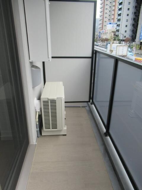 バルコニー　お天気のいい日は外干しもできますね！！