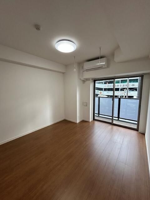 居室・リビング　南東向きなので日当たりが良く日中は照明なしで過ごせます♪