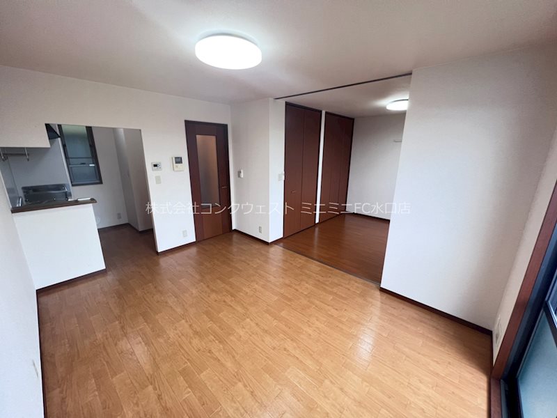 居室・リビング　落ち着く色合いです。