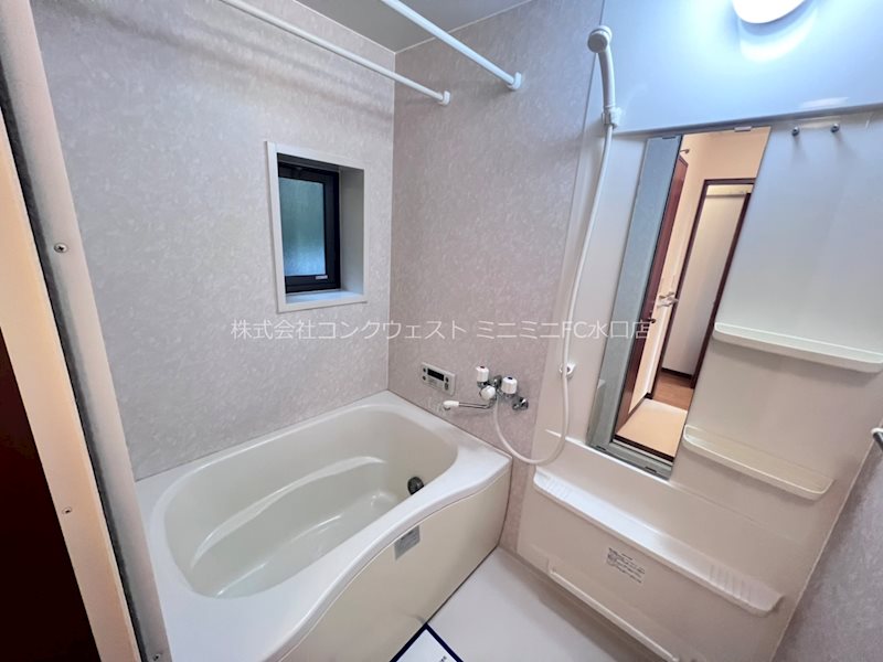 バス・シャワールーム　ゆったりバスルーム。追い焚き機能、浴室乾燥と充実しています。