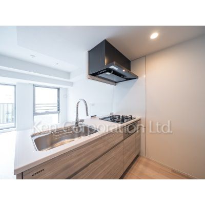 キッチン　同タイプ6階のお部屋を撮影。仕様が異なることがあります。