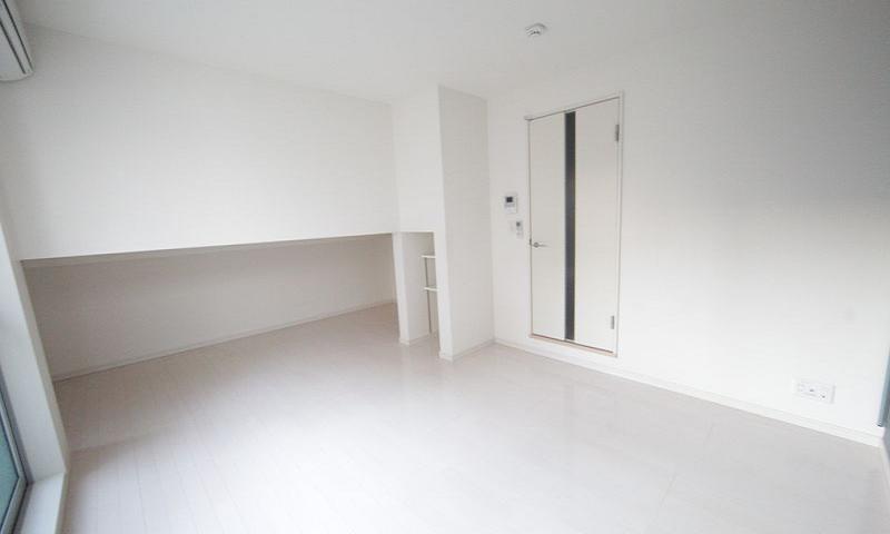 居室・リビング　洋室　5.8帖エアコンつき！