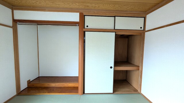 収納　オープンクロゼット。照明設備ではないです。