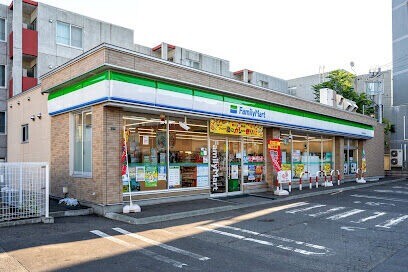 コンビニ　ファミリーマート札幌平岸4条店（コンビニ）まで285m
