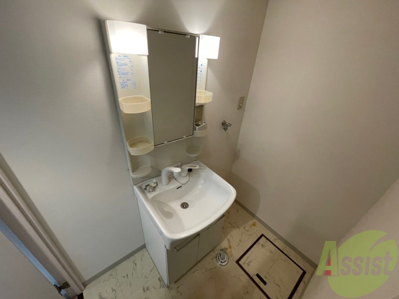 洗面設備　シャンプードレッサーは棚もついていて便利そう！