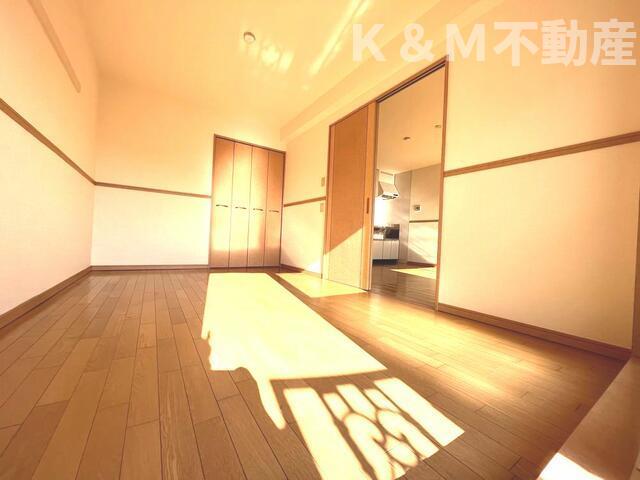 その他部屋・スペース　広くて明るい寝室