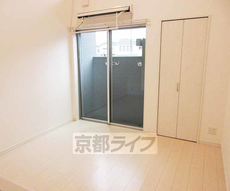 居室・リビング　白いお部屋です。