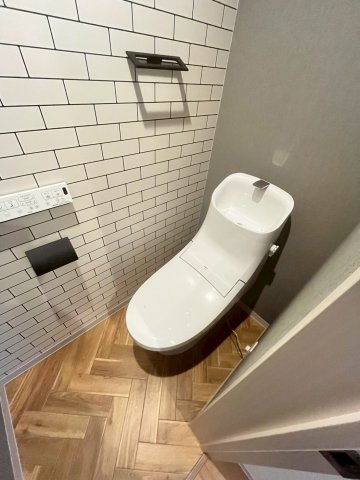 トイレ　同物件、別号室の参考写真です。