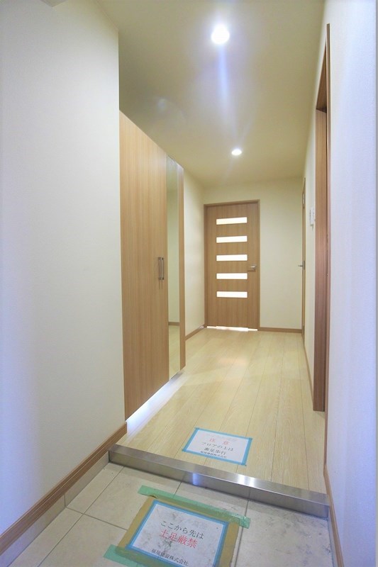 玄関　トールサイズのシューズボックスを設置しています。