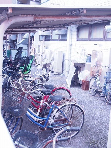 その他共有部分　屋根付きの駐輪場です。