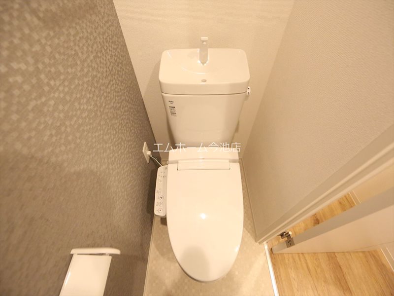 トイレ　温水洗浄便座付トイレ