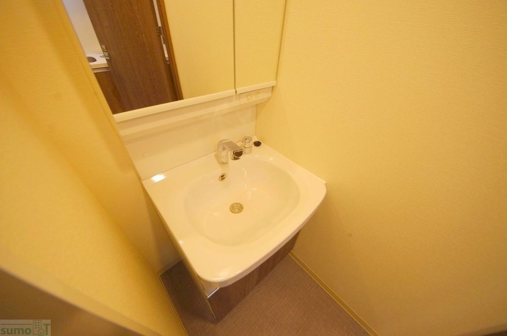 洗面設備　同系シリーズのお部屋です。