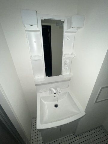 洗面設備　スペースが確保できる洗面所です