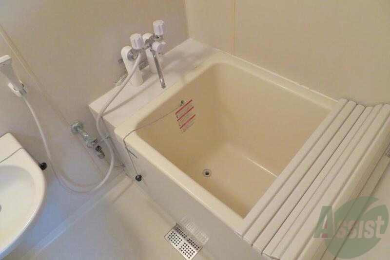 バス・シャワールーム　お風呂はコチラです。清潔感が有っていいですね