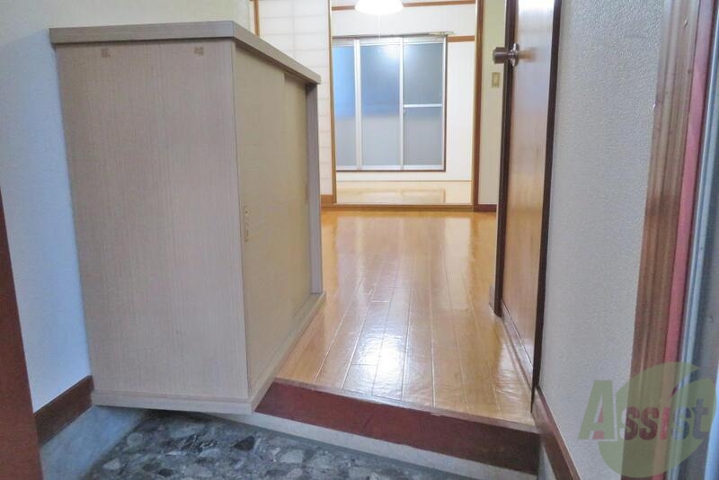 玄関　玄関横にはシューズボックスが付いております。