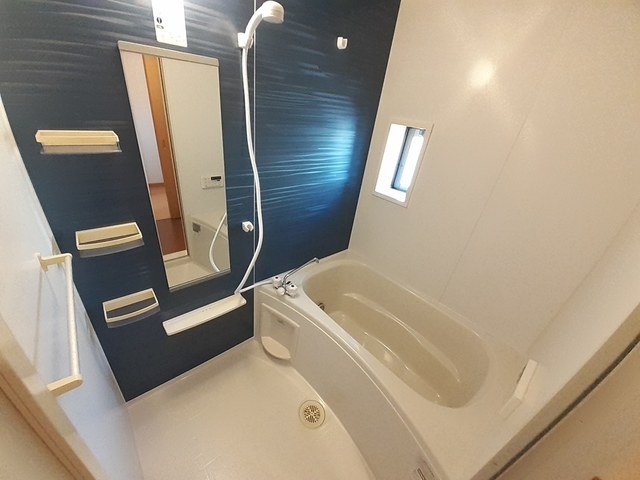 バス・シャワールーム　落ち着いた空間のお風呂です