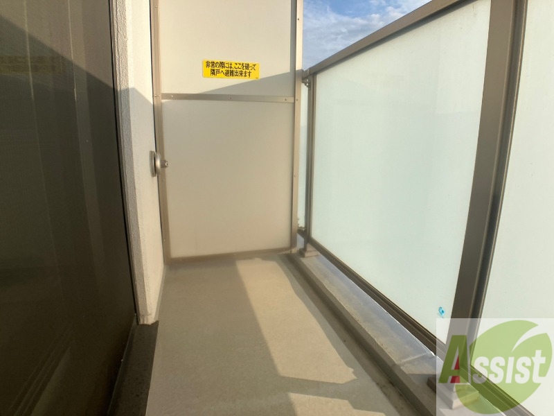 バルコニー　バルコニーが広くプチガーデニングも出来そうですね～。