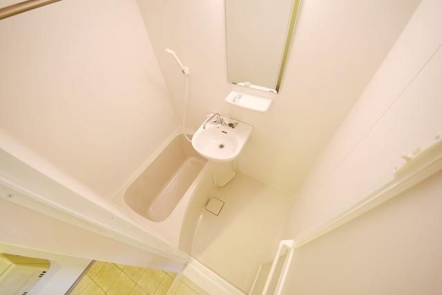 バス・シャワールーム　明るいお風呂です