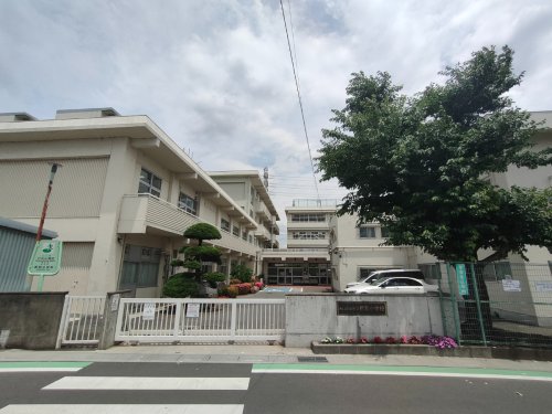 小学校　さいたま市立新和小学校（小学校）まで895m