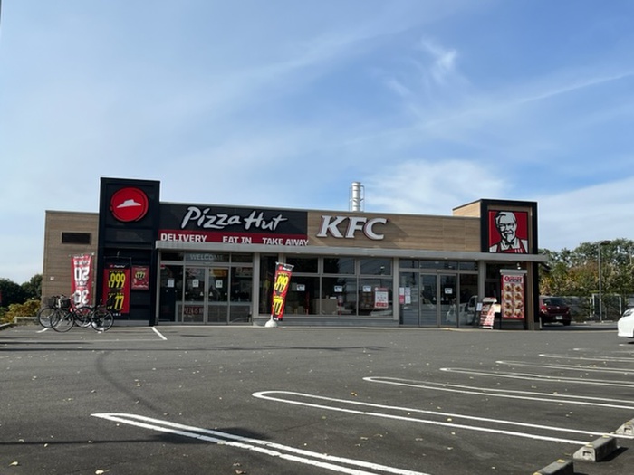 飲食店　KFC（飲食店）まで650m