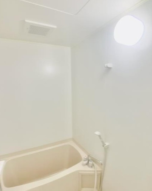 バス・シャワールーム　同間取り反転部屋参考写真です。