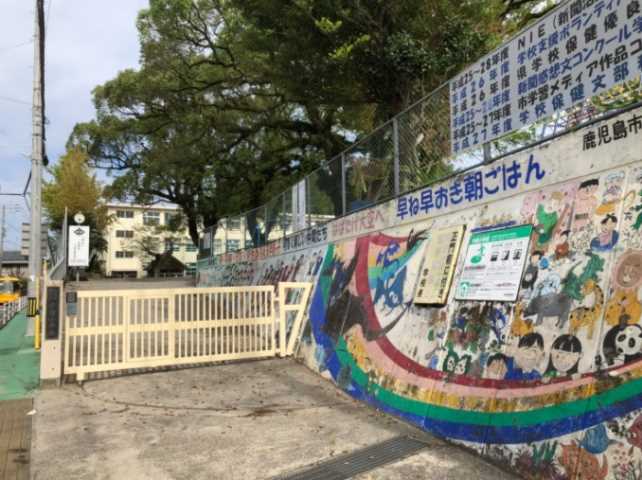 小学校　宇宿小学校（小学校）まで357m