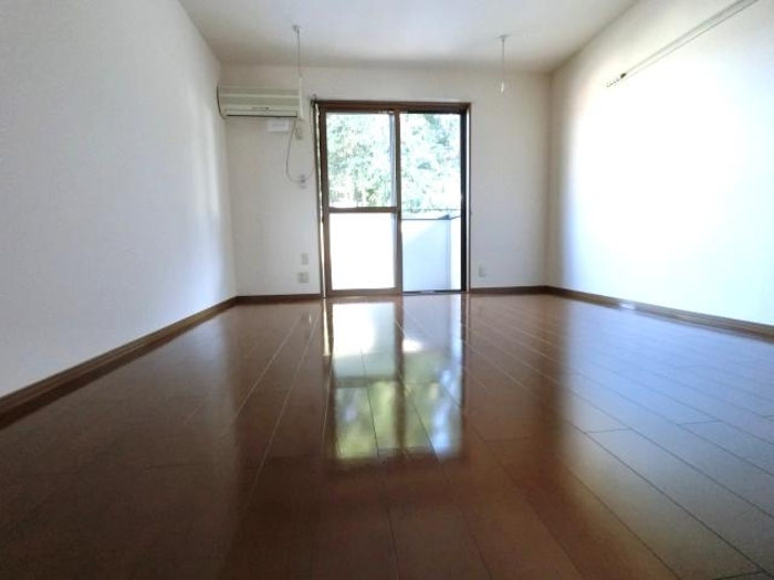 居室・リビング　リビング（窓側）