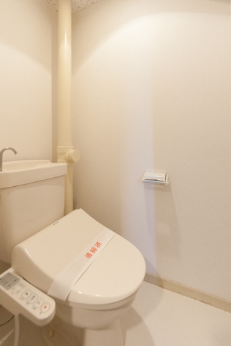 トイレ　参考画像は２号室です。間取り反転。現況優先です。