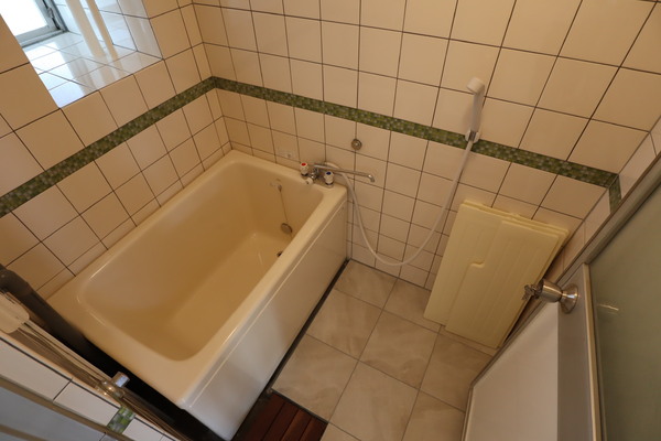 バス・シャワールーム　追炊き機能付きのお風呂