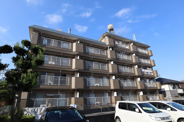 建物外観　南向き日当たり良好です