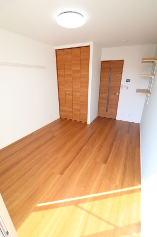 居室・リビング　６．６帖の洋室です