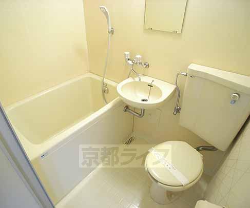 バス・シャワールーム　きれいな浴室です。