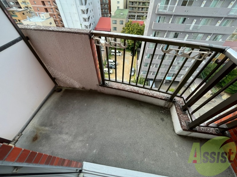 バルコニー　バルコニーは幅があり、広い印象を受けました。