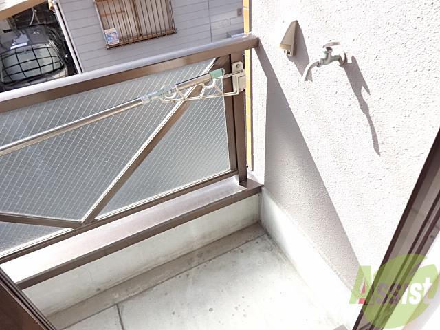 バルコニー　１階だからお洗濯は・・って方はお花など育ててみてはどうです？