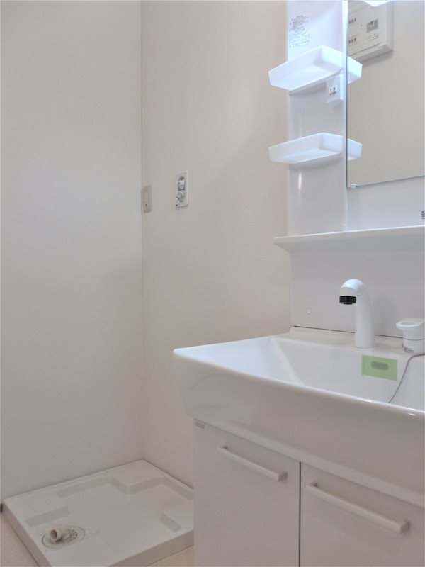 洗面設備　忙しい時間に重宝する独立洗面化粧台です。