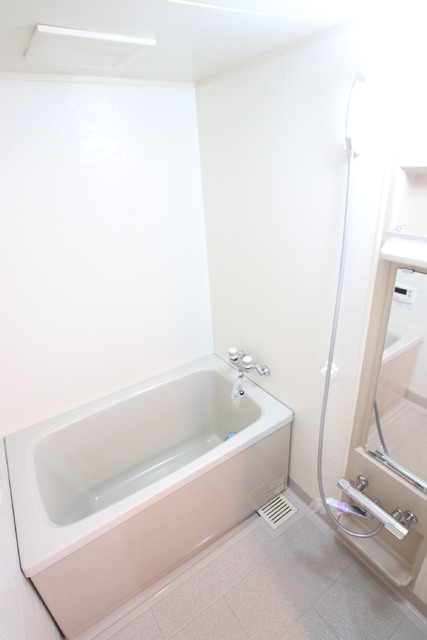 バス・シャワールーム　くつろげるバスルームです♪