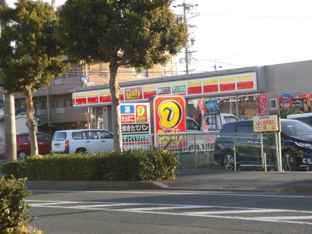 コンビニ　デイリーヤマザキ 浜松高丘東店（コンビニ）まで77m