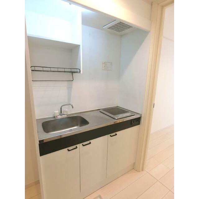 キッチン　一人暮らしに丁度いいサイズ、お手入れ楽々のＩＨキッチンです！